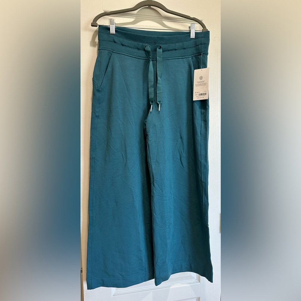 Athleta Balance Wide Crop - NWT - Size M Tall